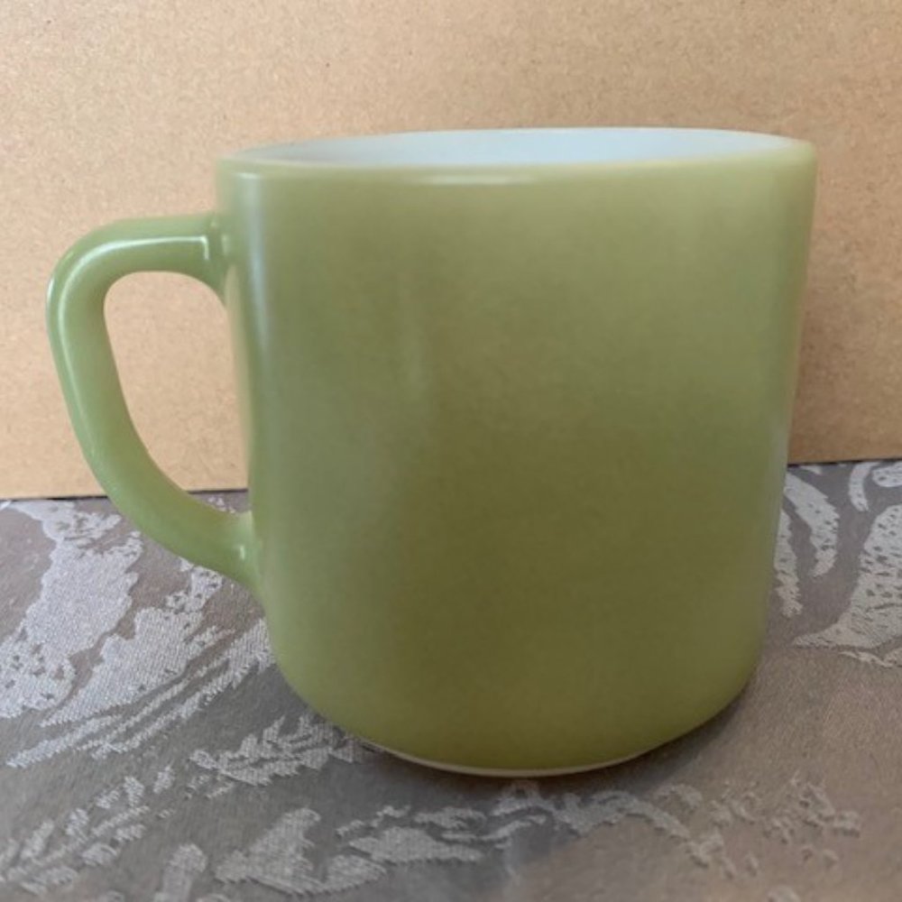 Federal Glass Mug, Milk Glass Golfer, Glassbake